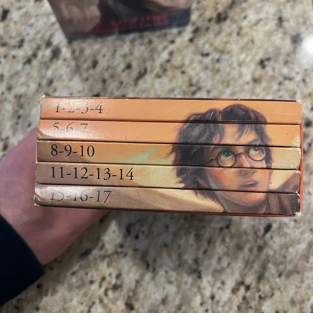 Harry Potter Ser.: Harry Potter and the Deathly Hallows by J. K. Rowling (2007,